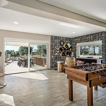 Casa Nostra ヴィラ タヴィラ