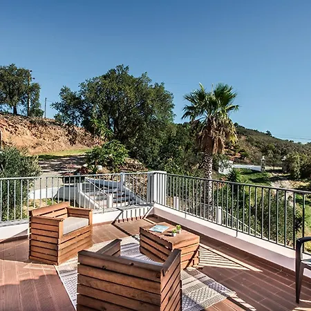 ヴィラ Casa Nostra タヴィラ